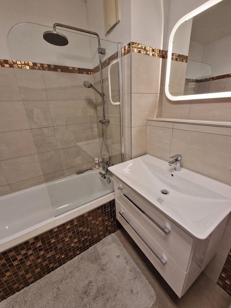 Prodej bytu 2+1 50 m², Edelweißstraße 24, Berlin, Berlín Prodej bytu 2+1 50 m², Edelweißstraße 24, Berlin, Berlín