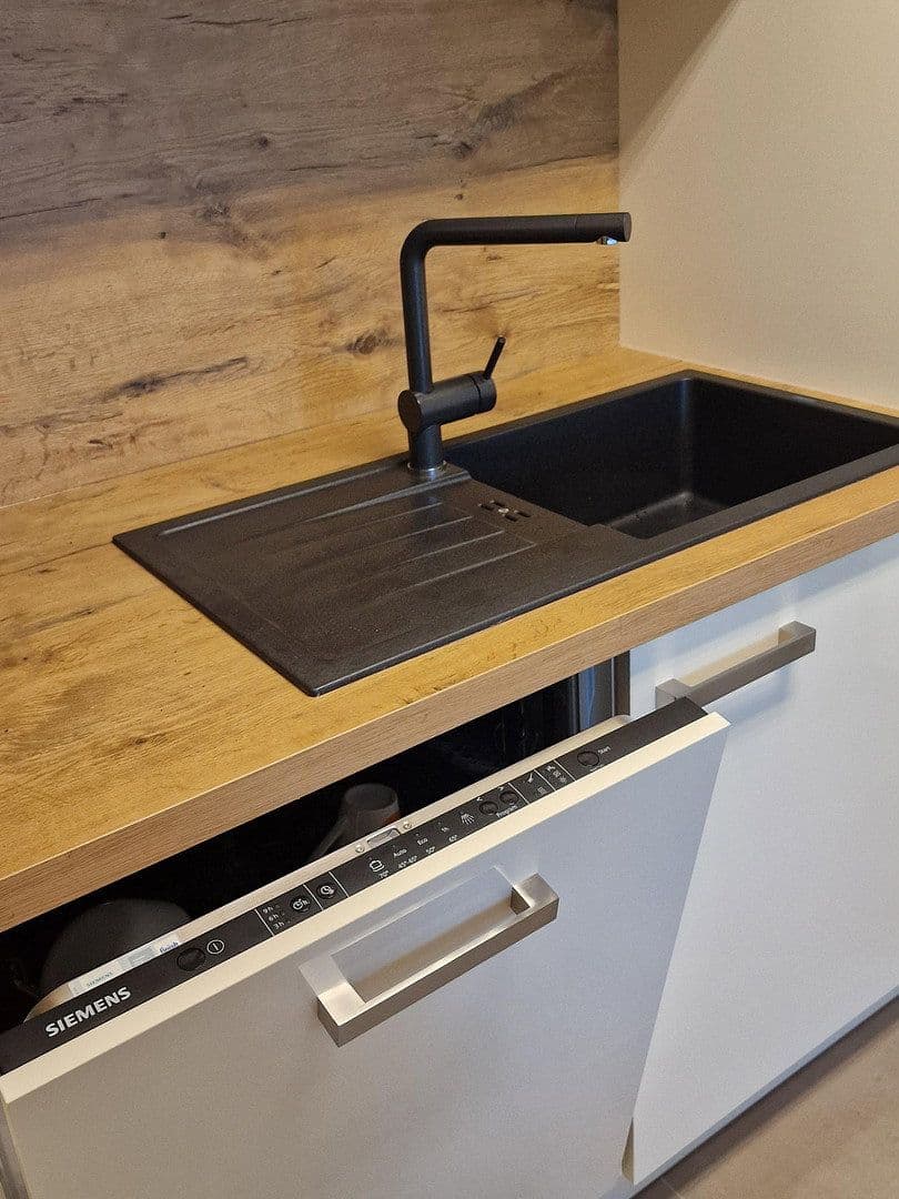 Prodej bytu 2+1 50 m², Edelweißstraße 24, Berlin, Berlín Prodej bytu 2+1 50 m², Edelweißstraße 24, Berlin, Berlín