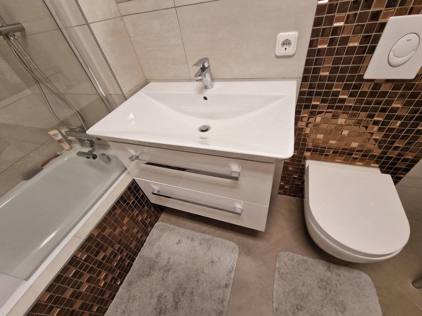 Prodej bytu 2+1 50 m², Edelweißstraße 24, Berlin, Berlín Prodej bytu 2+1 50 m², Edelweißstraße 24, Berlin, Berlín