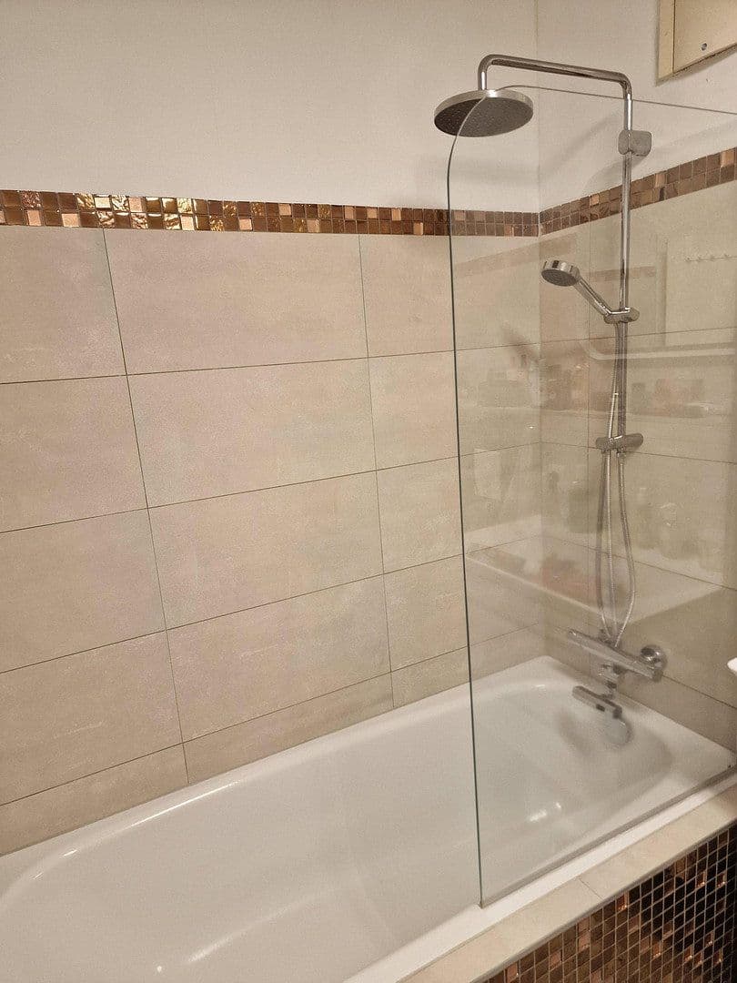 Prodej bytu 2+1 50 m², Edelweißstraße 24, Berlin, Berlín Prodej bytu 2+1 50 m², Edelweißstraße 24, Berlin, Berlín
