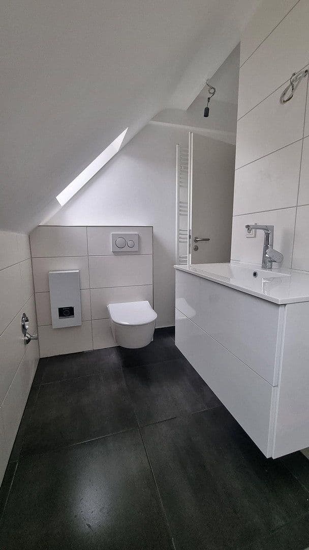 Prodej bytu 2+1 42 m², Zorndorfstraße 17, Köln, Severní Porýní-Vestfálsko Prodej bytu 2+1 42 m², Zorndorfstraße 17, Köln, Severní Porýní-Vestfálsko