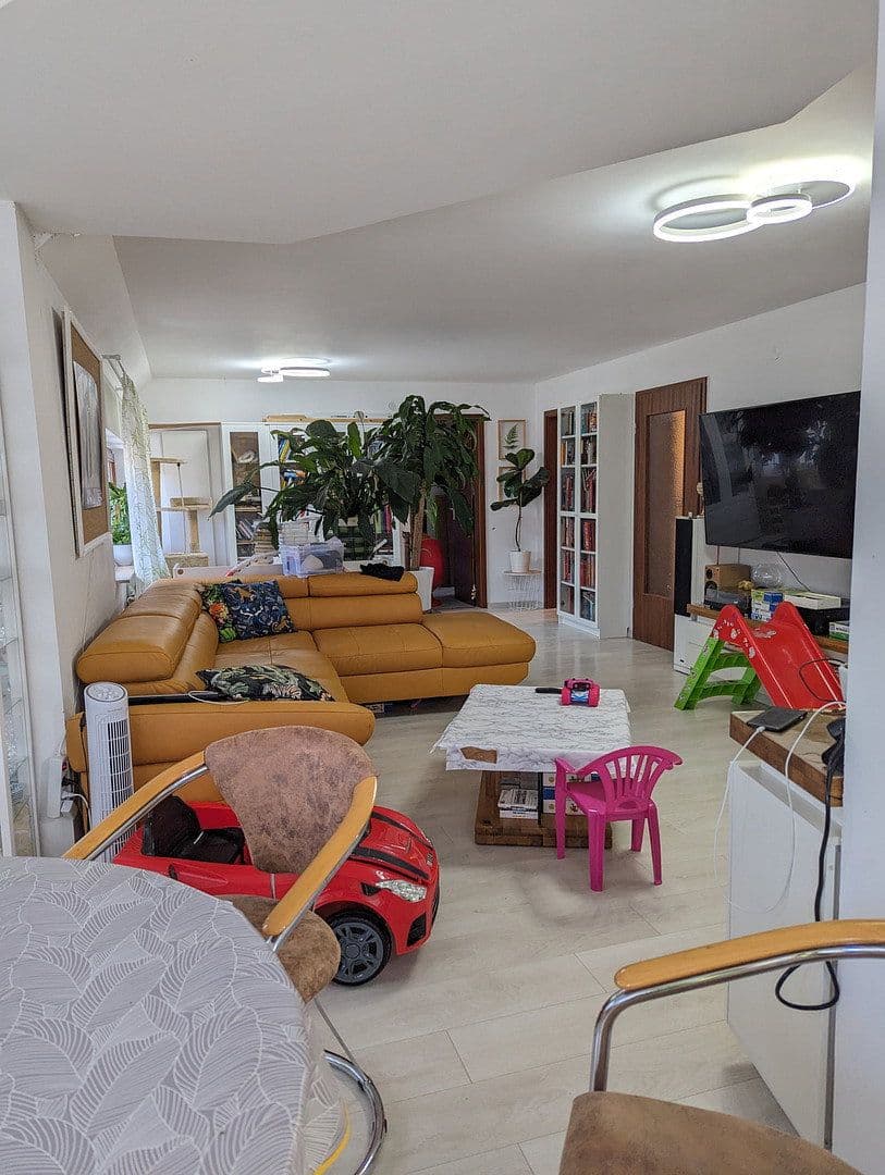 Pronájem bytu 4+1 145 m², Kriegstr., Pforzheim, Bádensko-Württembersko Pronájem bytu 4+1 145 m², Kriegstr., Pforzheim, Bádensko-Württembersko
