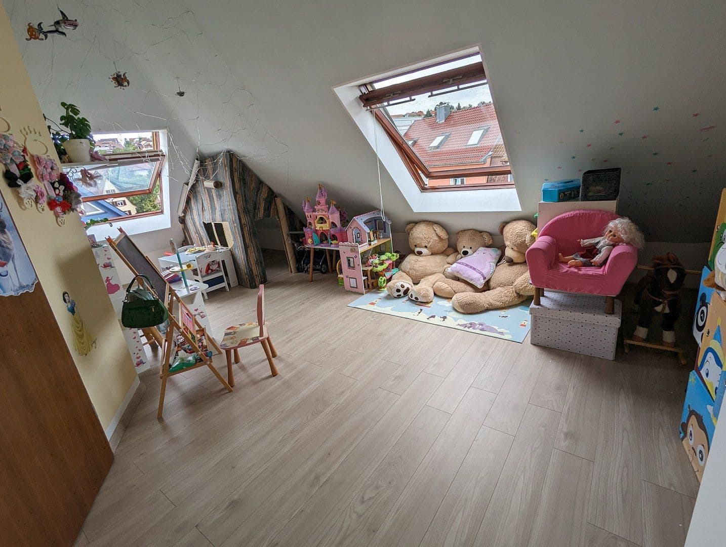 Pronájem bytu 4+1 145 m², Kriegstr., Pforzheim, Bádensko-Württembersko Pronájem bytu 4+1 145 m², Kriegstr., Pforzheim, Bádensko-Württembersko