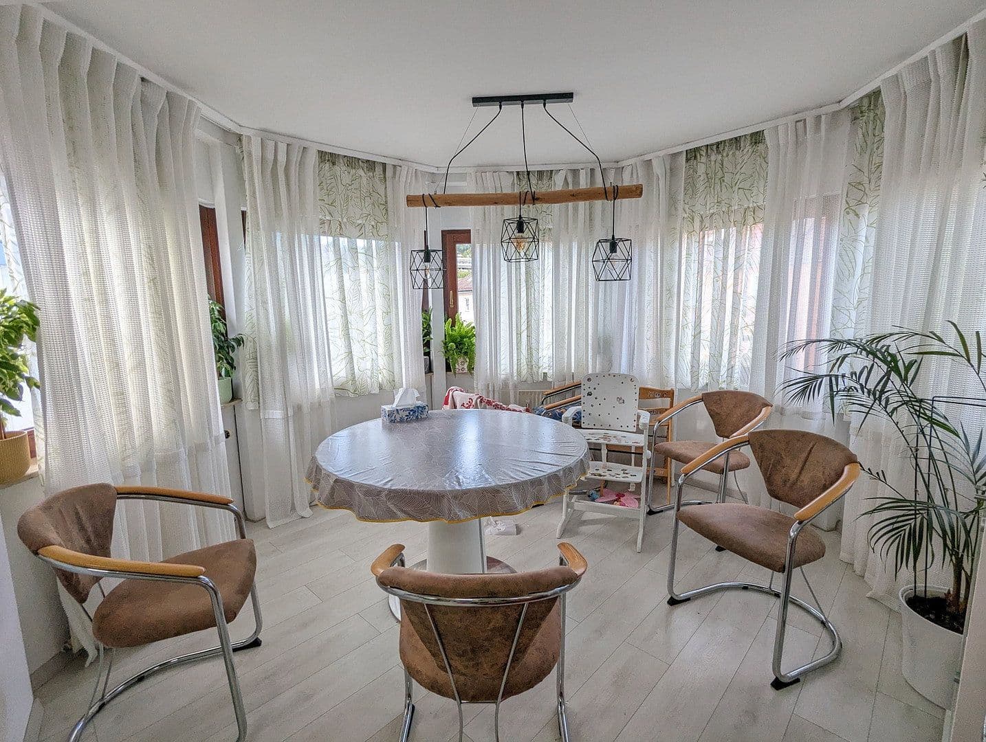 Pronájem bytu 4+1 145 m², Kriegstr., Pforzheim, Bádensko-Württembersko Pronájem bytu 4+1 145 m², Kriegstr., Pforzheim, Bádensko-Württembersko