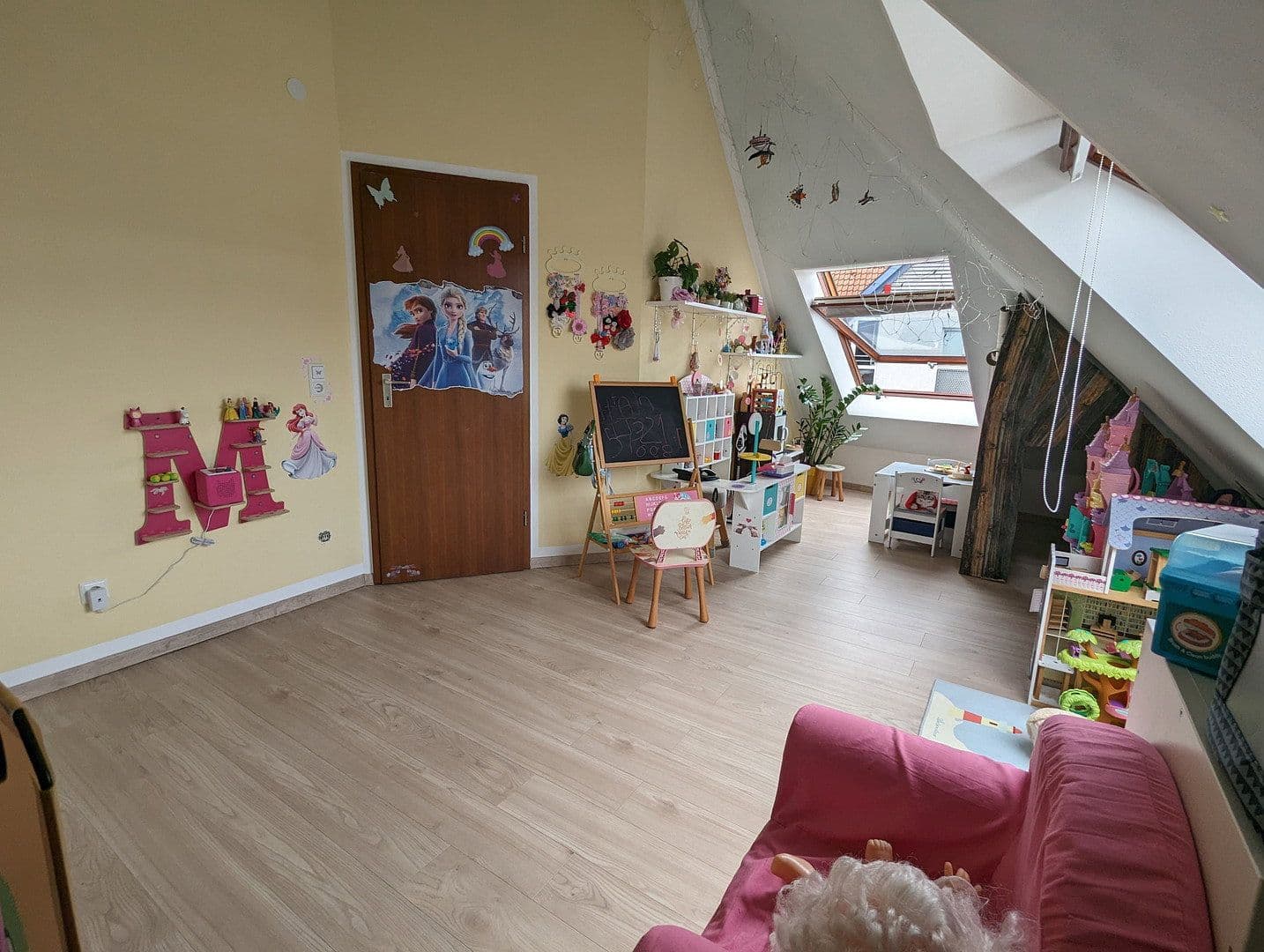 Pronájem bytu 4+1 145 m², Kriegstr., Pforzheim, Bádensko-Württembersko Pronájem bytu 4+1 145 m², Kriegstr., Pforzheim, Bádensko-Württembersko