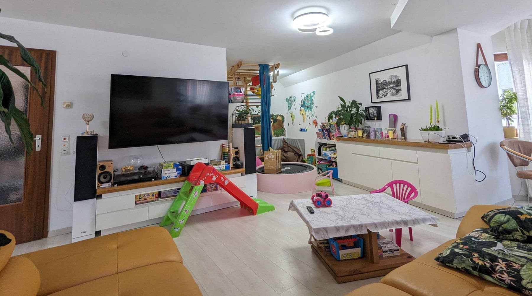 Pronájem bytu 4+1 145 m², Kriegstr., Pforzheim, Bádensko-Württembersko Pronájem bytu 4+1 145 m², Kriegstr., Pforzheim, Bádensko-Württembersko