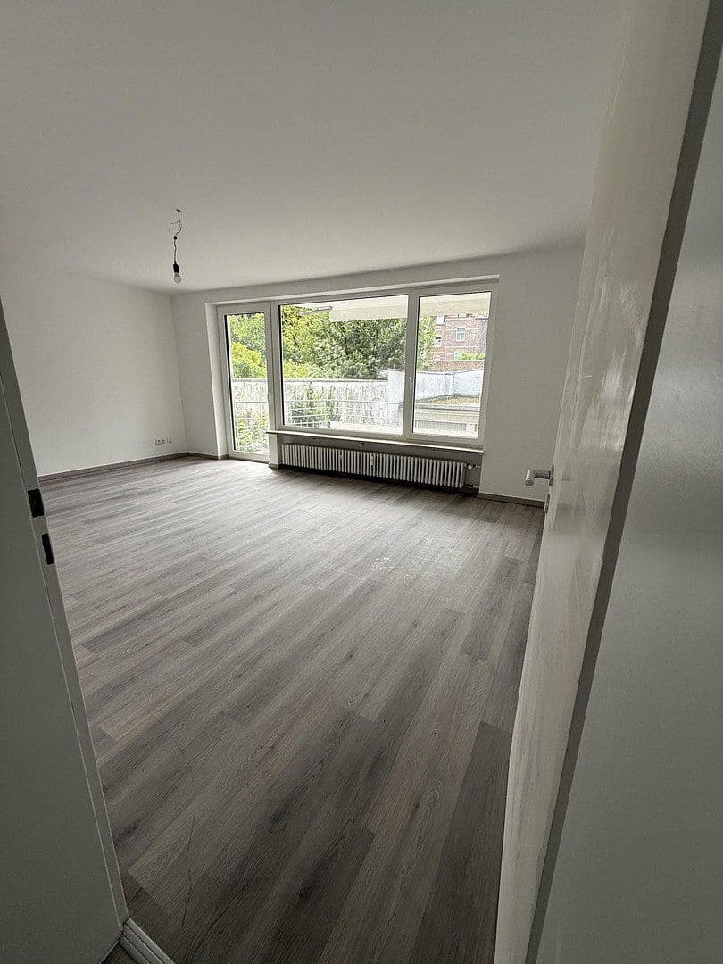 Pronájem bytu 2+1 110 m², Düsseldorf, Severní Porýní-Vestfálsko Pronájem bytu 2+1 110 m², Düsseldorf, Severní Porýní-Vestfálsko