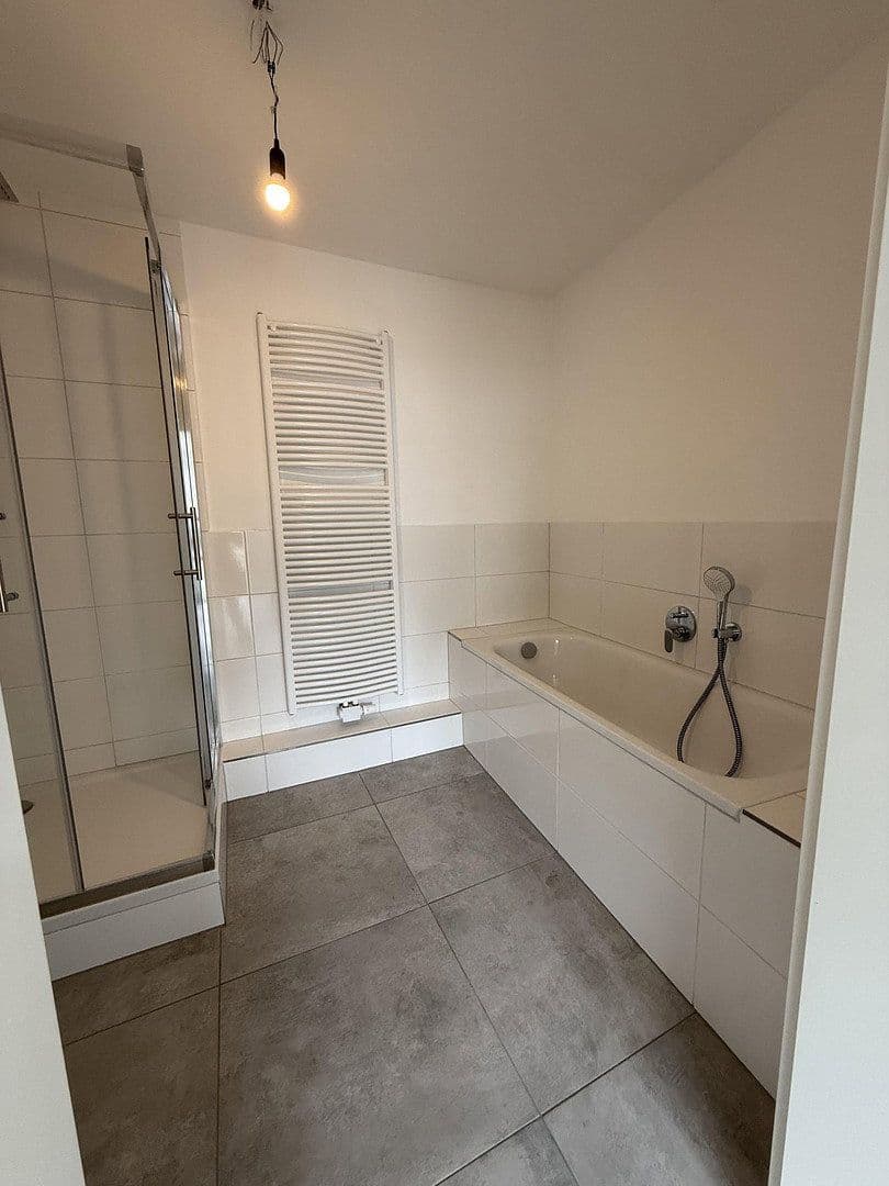 Pronájem bytu 2+1 110 m², Düsseldorf, Severní Porýní-Vestfálsko Pronájem bytu 2+1 110 m², Düsseldorf, Severní Porýní-Vestfálsko