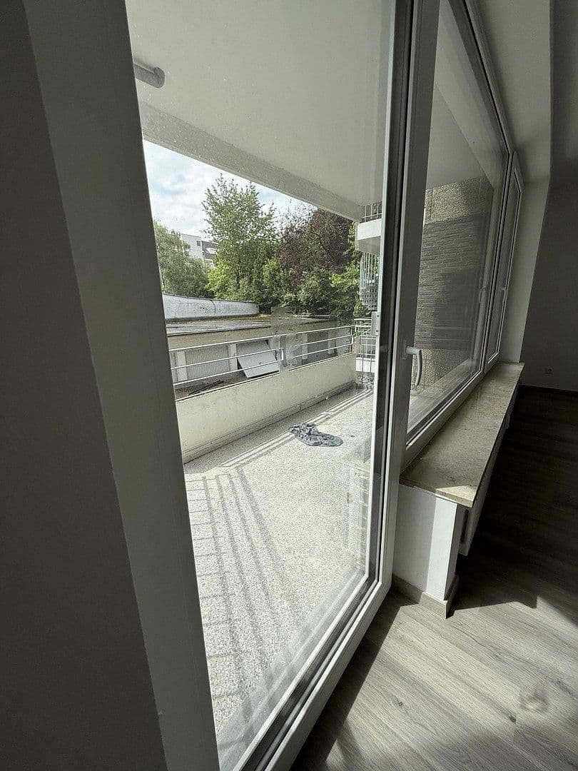 Pronájem bytu 2+1 110 m², Düsseldorf, Severní Porýní-Vestfálsko Pronájem bytu 2+1 110 m², Düsseldorf, Severní Porýní-Vestfálsko
