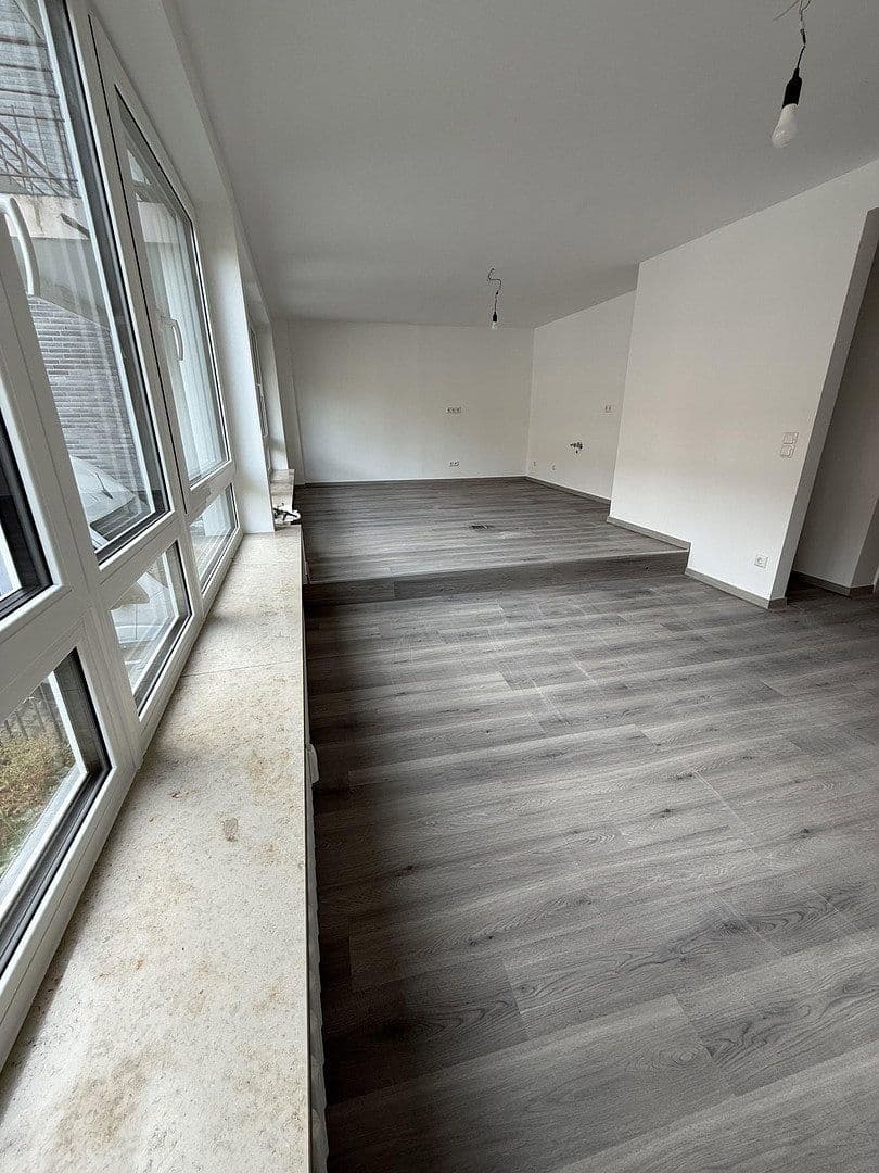 Pronájem bytu 2+1 110 m², Düsseldorf, Severní Porýní-Vestfálsko Pronájem bytu 2+1 110 m², Düsseldorf, Severní Porýní-Vestfálsko