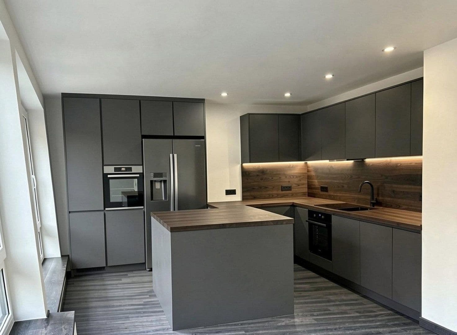 Pronájem bytu 2+1 110 m², Düsseldorf, Severní Porýní-Vestfálsko Pronájem bytu 2+1 110 m², Düsseldorf, Severní Porýní-Vestfálsko