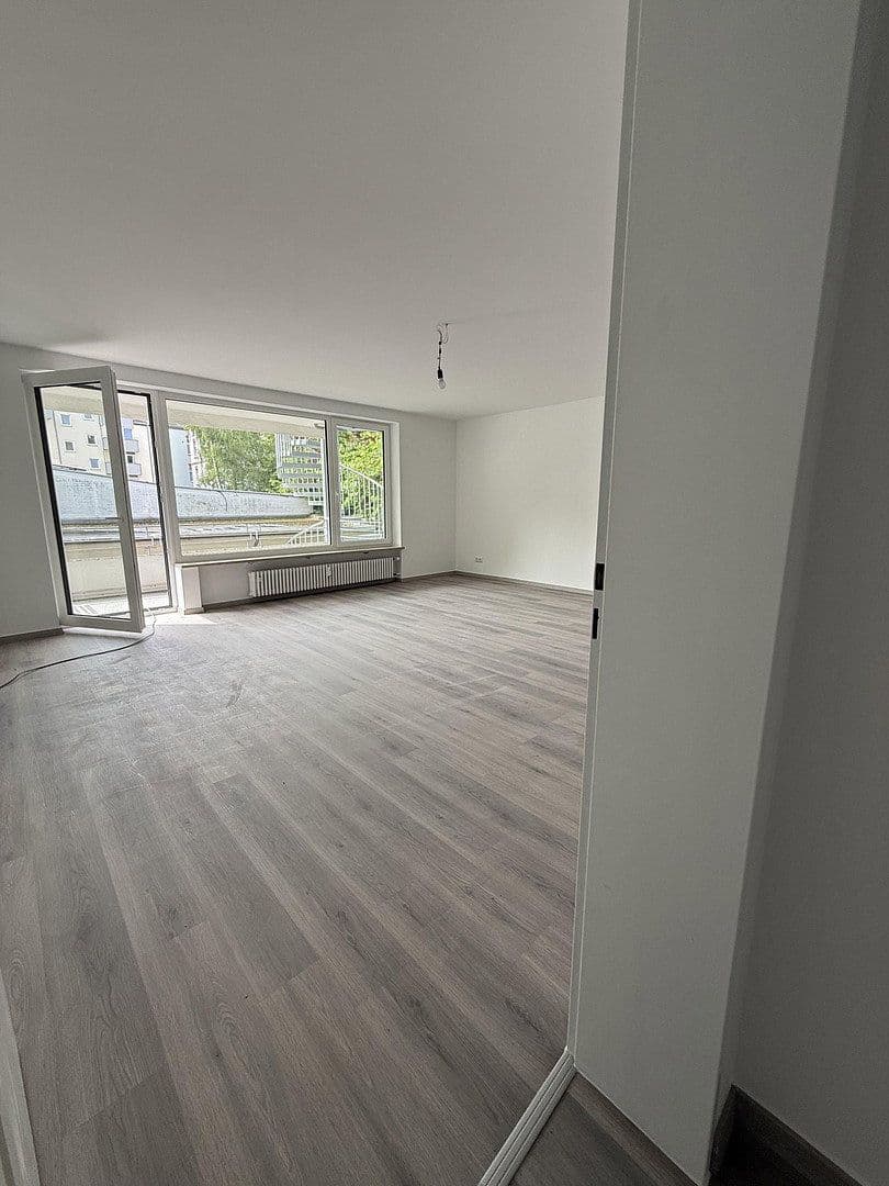Pronájem bytu 2+1 110 m², Düsseldorf, Severní Porýní-Vestfálsko Pronájem bytu 2+1 110 m², Düsseldorf, Severní Porýní-Vestfálsko