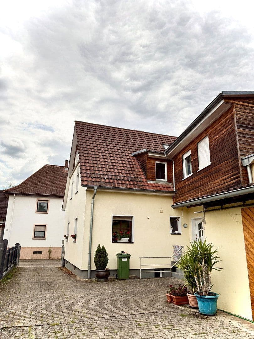 Prodej domu 169 m², pozemek 485 m², Kelterstraße 20, Walzbachtal, Bádensko-Württembersko Prodej domu 169 m², pozemek 485 m², Kelterstraße 20, Walzbachtal, Bádensko-Württembersko