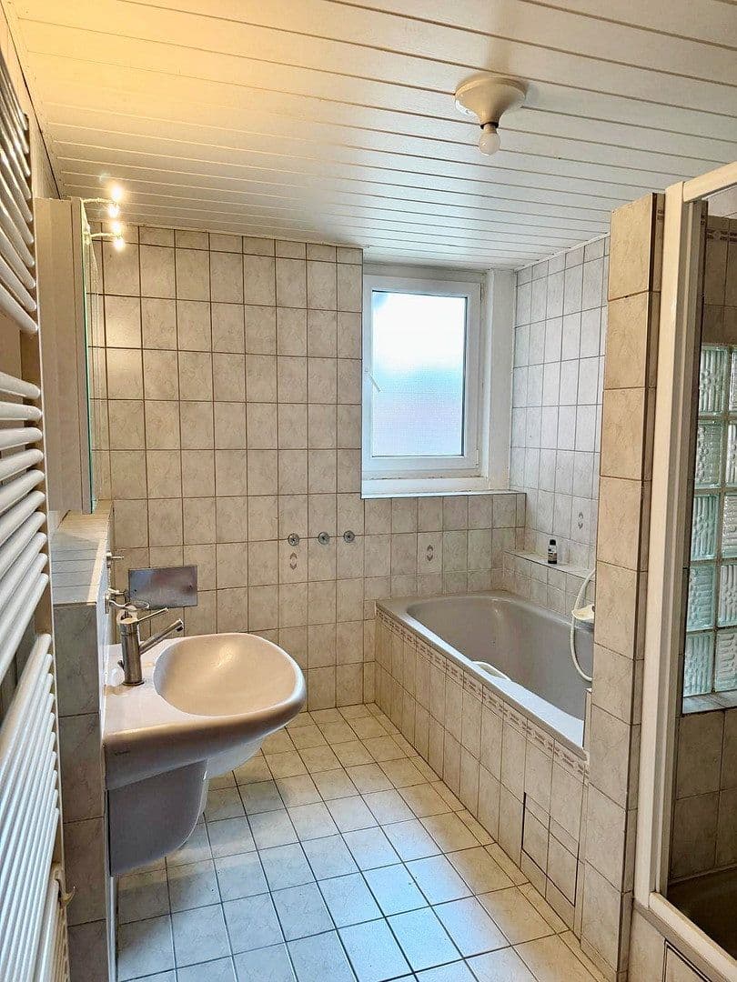 Prodej domu 169 m², pozemek 485 m², Kelterstraße 20, Walzbachtal, Bádensko-Württembersko Prodej domu 169 m², pozemek 485 m², Kelterstraße 20, Walzbachtal, Bádensko-Württembersko