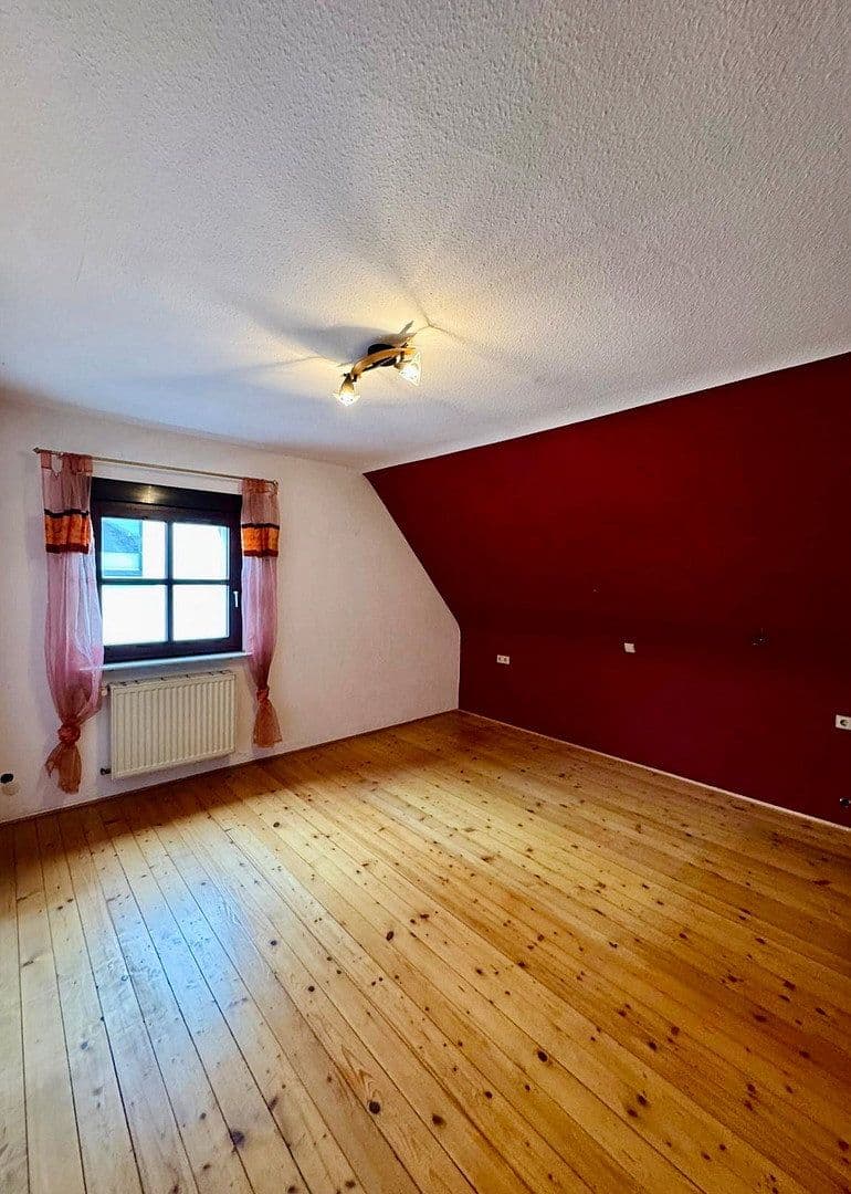 Prodej domu 169 m², pozemek 485 m², Kelterstraße 20, Walzbachtal, Bádensko-Württembersko Prodej domu 169 m², pozemek 485 m², Kelterstraße 20, Walzbachtal, Bádensko-Württembersko