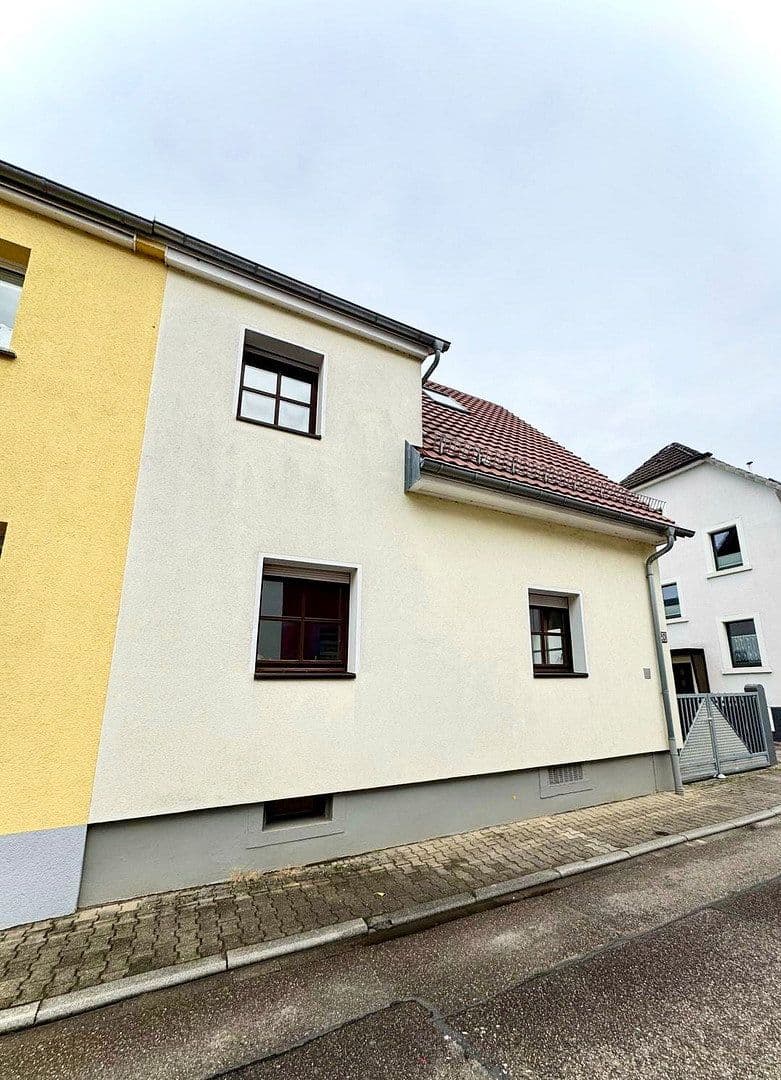Prodej domu 169 m², pozemek 485 m², Kelterstraße 20, Walzbachtal, Bádensko-Württembersko Prodej domu 169 m², pozemek 485 m², Kelterstraße 20, Walzbachtal, Bádensko-Württembersko