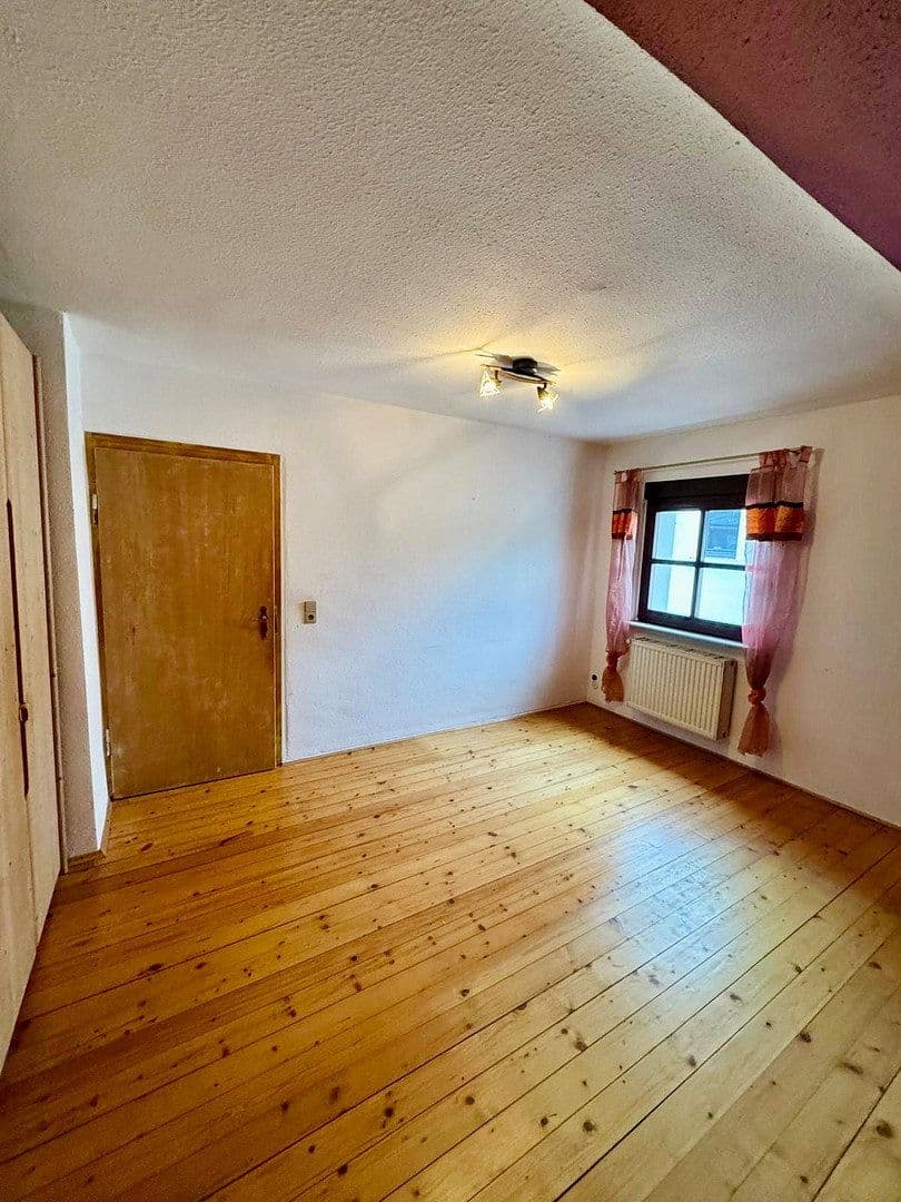 Prodej domu 169 m², pozemek 485 m², Kelterstraße 20, Walzbachtal, Bádensko-Württembersko Prodej domu 169 m², pozemek 485 m², Kelterstraße 20, Walzbachtal, Bádensko-Württembersko