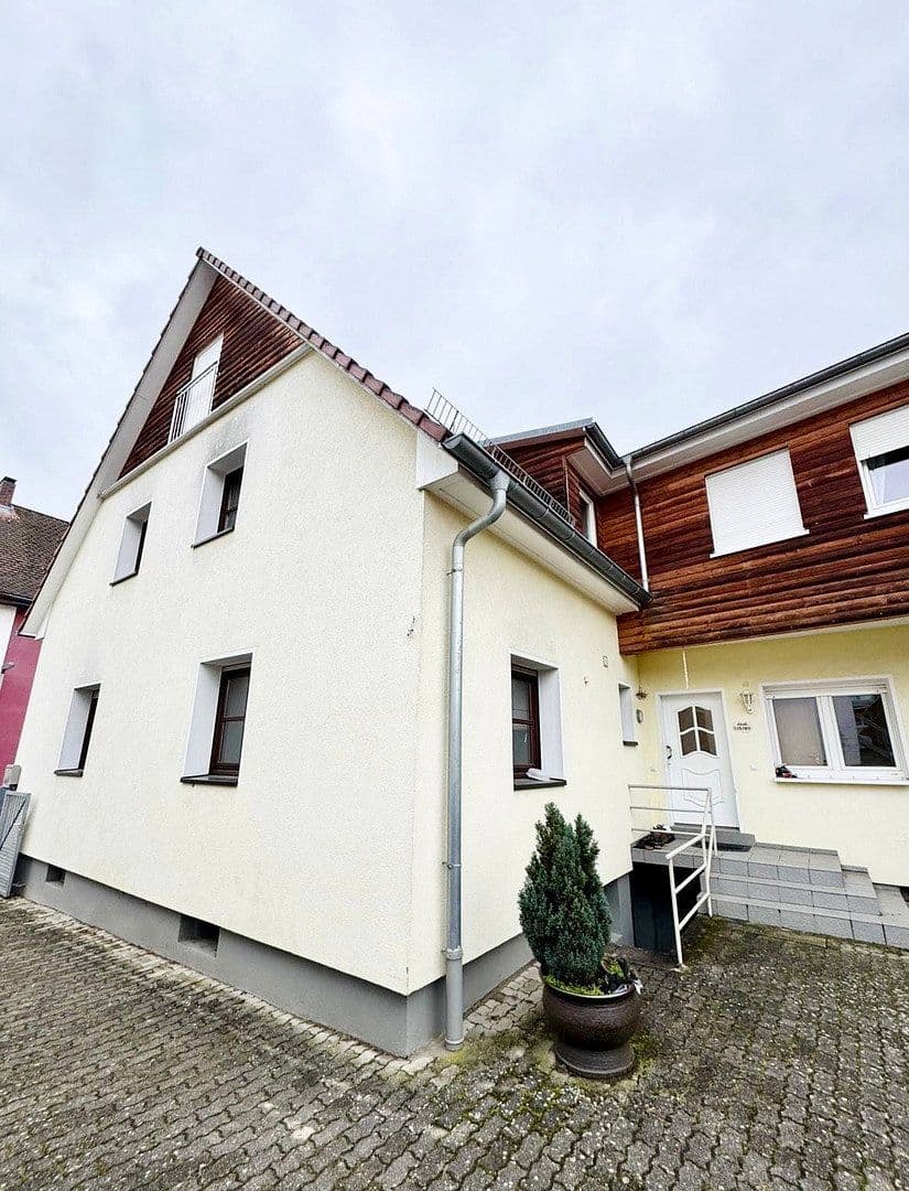 Prodej domu 169 m², pozemek 485 m², Kelterstraße 20, Walzbachtal, Bádensko-Württembersko Prodej domu 169 m², pozemek 485 m², Kelterstraße 20, Walzbachtal, Bádensko-Württembersko