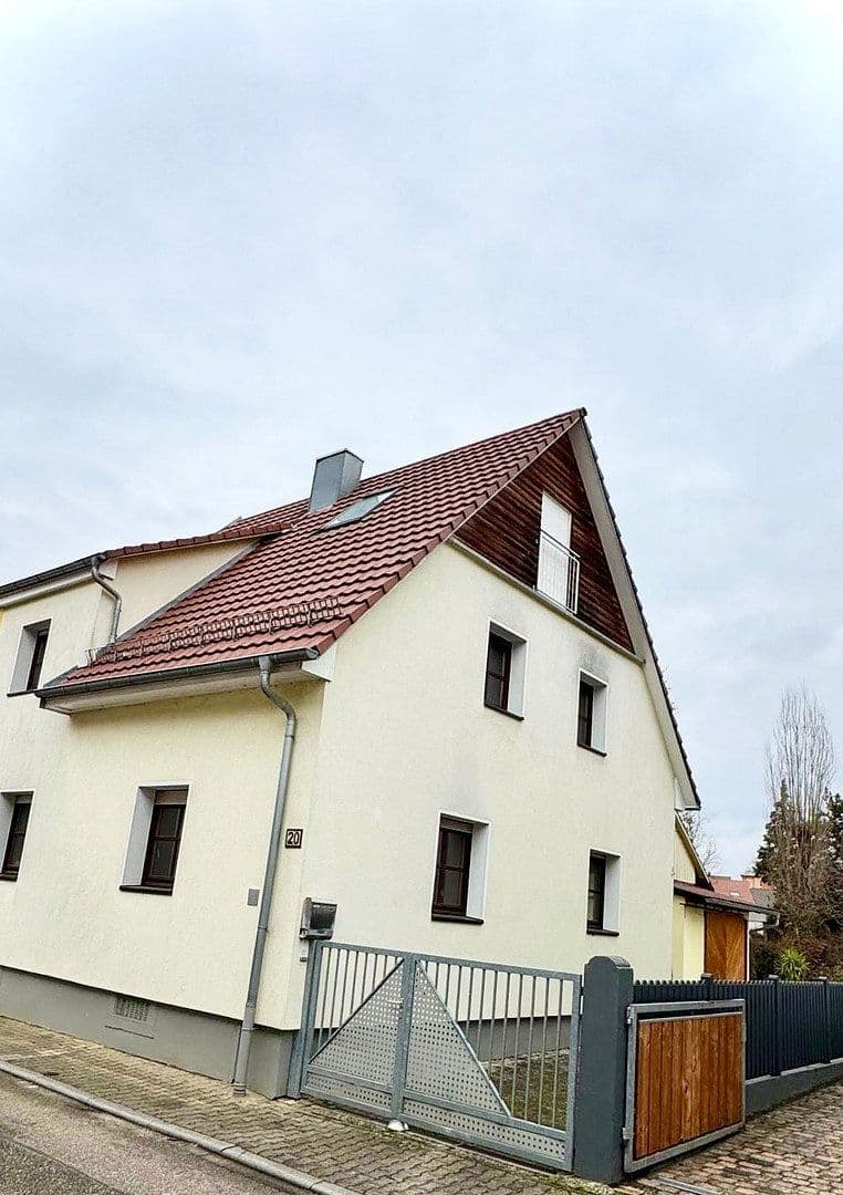 Prodej domu 169 m², pozemek 485 m², Kelterstraße 20, Walzbachtal, Bádensko-Württembersko Prodej domu 169 m², pozemek 485 m², Kelterstraße 20, Walzbachtal, Bádensko-Württembersko