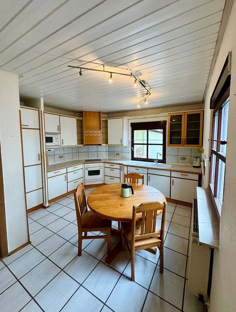 Prodej domu 169 m², pozemek 485 m², Kelterstraße 20, Walzbachtal, Bádensko-Württembersko Prodej domu 169 m², pozemek 485 m², Kelterstraße 20, Walzbachtal, Bádensko-Württembersko