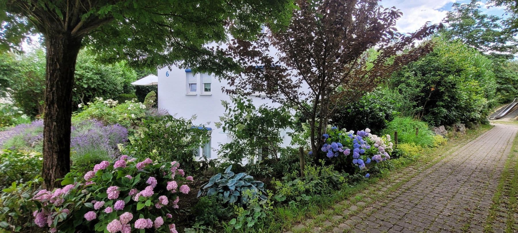 Prodej domu 224 m², pozemek 568 m², Jestetten, Bádensko-Württembersko Prodej domu 224 m², pozemek 568 m², Jestetten, Bádensko-Württembersko