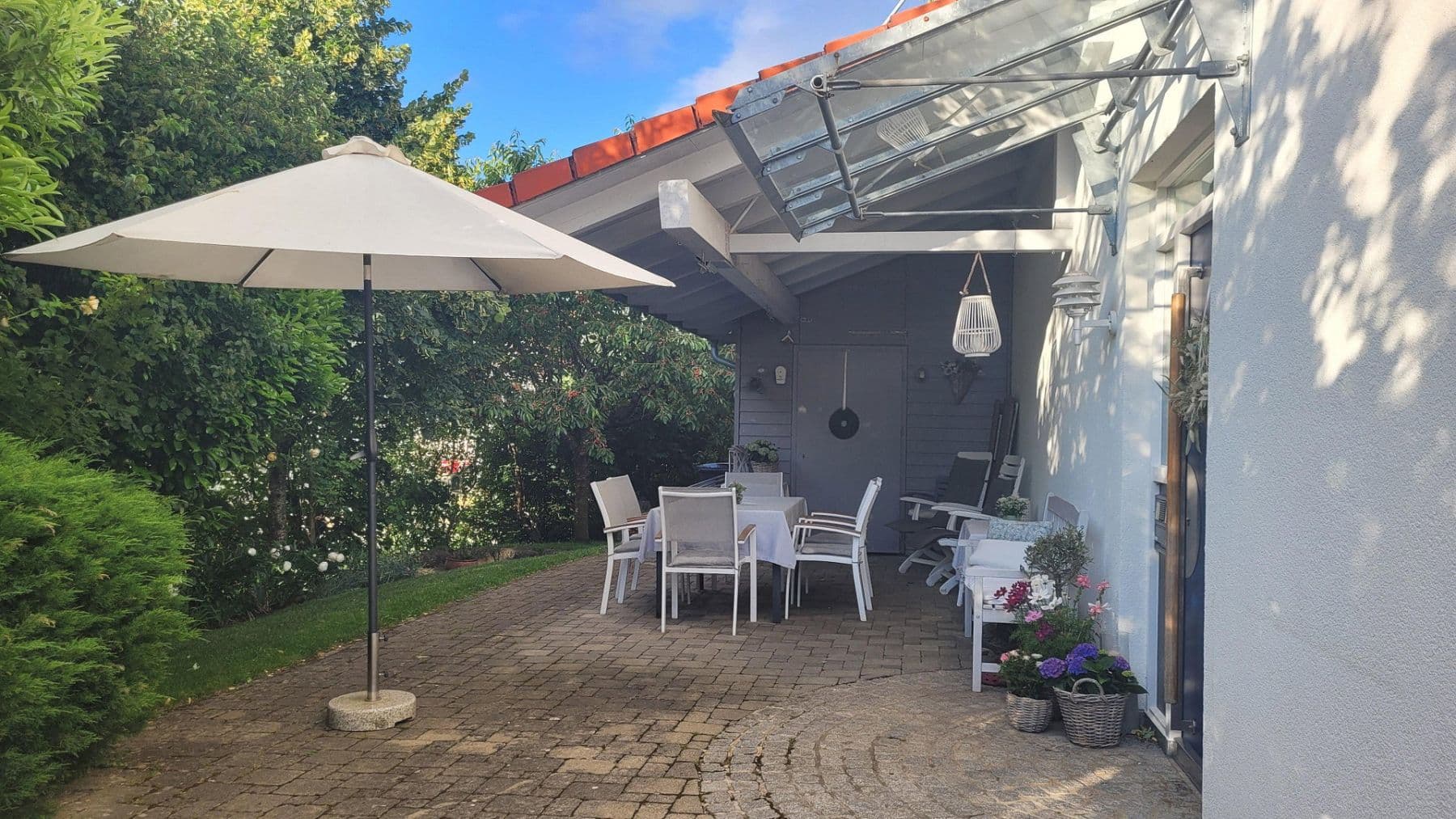 Prodej domu 224 m², pozemek 568 m², Jestetten, Bádensko-Württembersko Prodej domu 224 m², pozemek 568 m², Jestetten, Bádensko-Württembersko