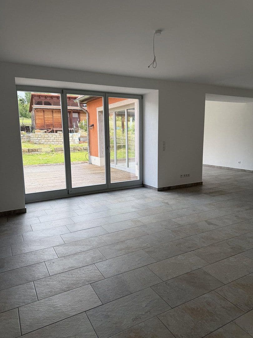 Pronájem domu 195 m², pozemek 500 m², Meiereiweg 25 c, Pirna, Sasko Pronájem domu 195 m², pozemek 500 m², Meiereiweg 25 c, Pirna, Sasko