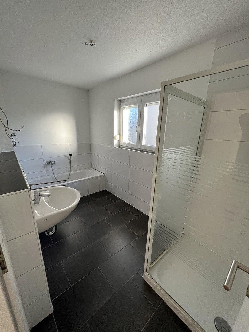 Pronájem bytu 2+1 82 m², Mühlhausener Str. 49, Östringen, Bádensko-Württembersko Pronájem bytu 2+1 82 m², Mühlhausener Str. 49, Östringen, Bádensko-Württembersko