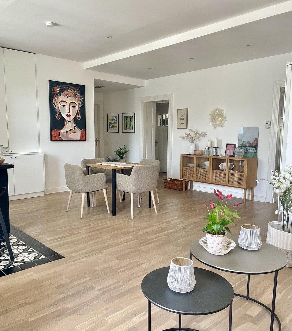 Prodej bytu 3+1 105 m², Düsseldorf, Severní Porýní-Vestfálsko Prodej bytu 3+1 105 m², Düsseldorf, Severní Porýní-Vestfálsko