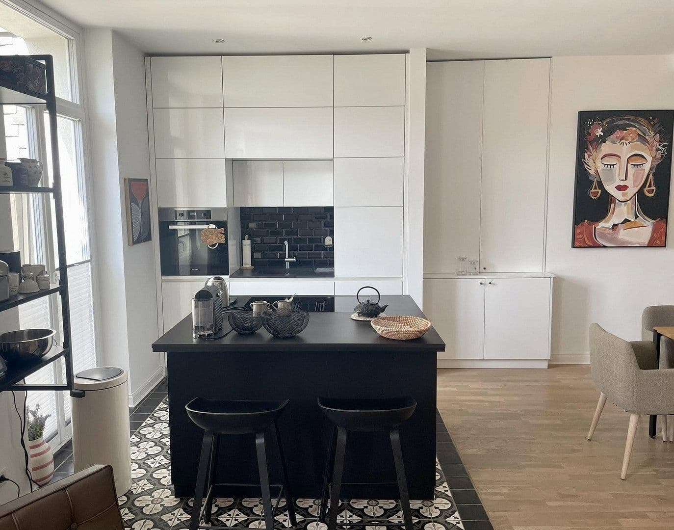 Prodej bytu 3+1 105 m², Düsseldorf, Severní Porýní-Vestfálsko Prodej bytu 3+1 105 m², Düsseldorf, Severní Porýní-Vestfálsko