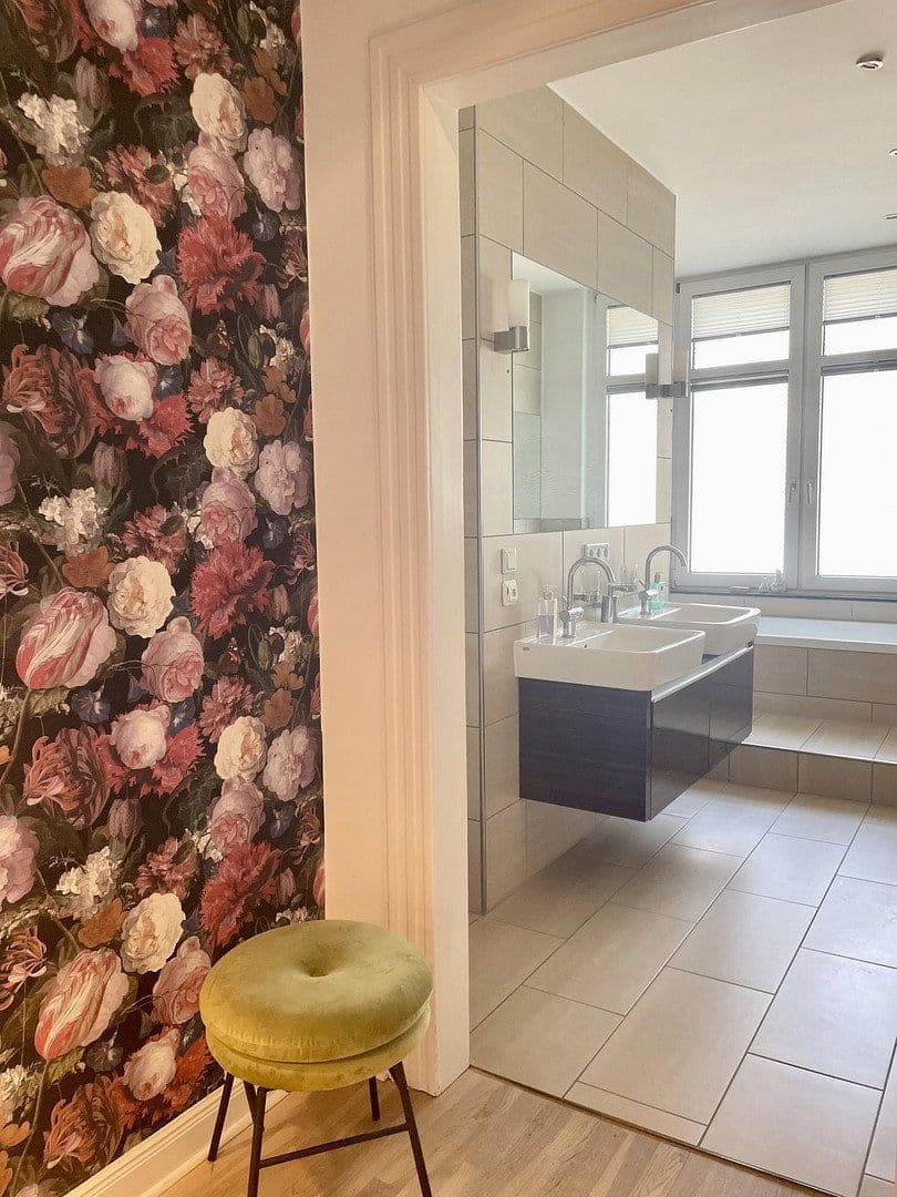 Prodej bytu 3+1 105 m², Düsseldorf, Severní Porýní-Vestfálsko Prodej bytu 3+1 105 m², Düsseldorf, Severní Porýní-Vestfálsko