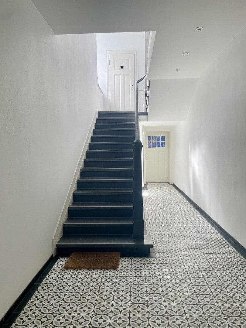 Prodej bytu 3+1 105 m², Düsseldorf, Severní Porýní-Vestfálsko Prodej bytu 3+1 105 m², Düsseldorf, Severní Porýní-Vestfálsko