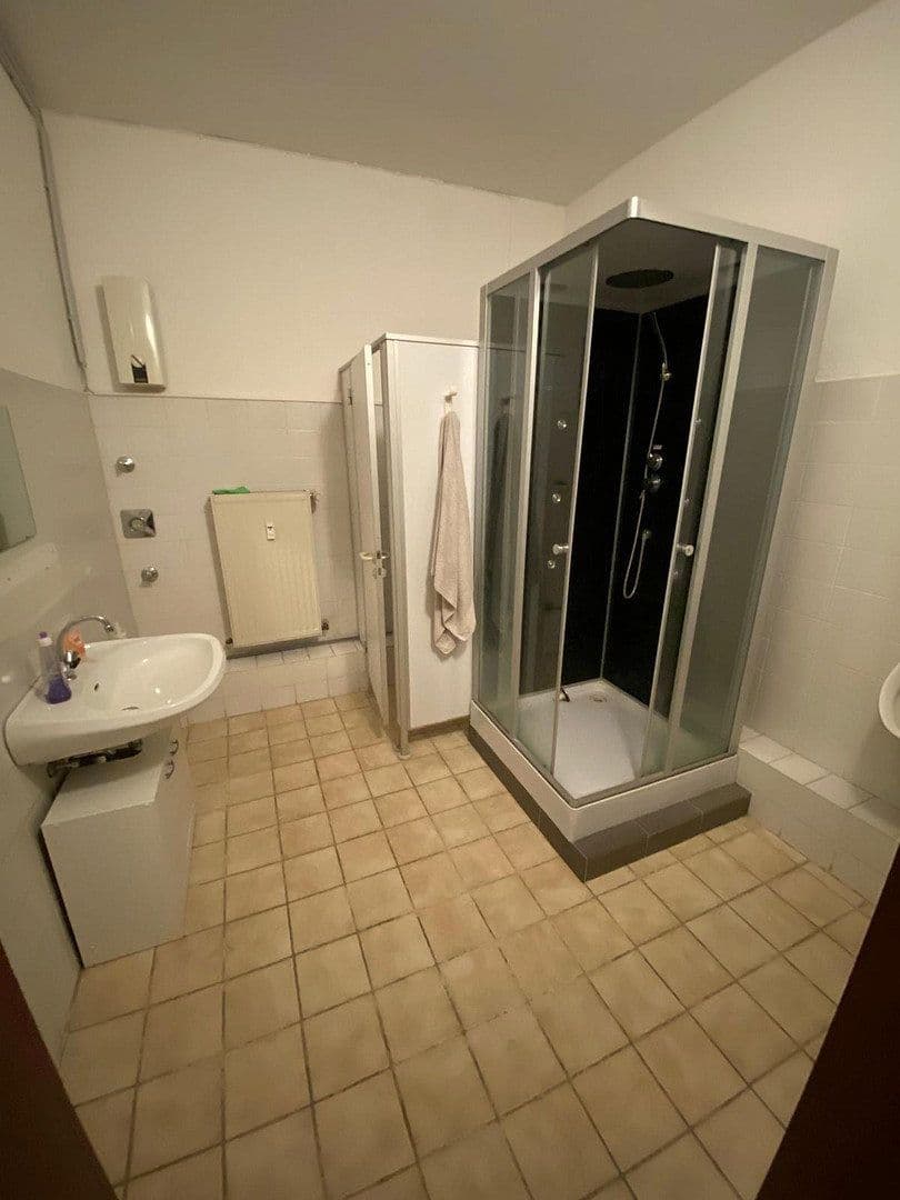 Pronájem nebytového prostoru 389 m², Bahnstraße 26, Wuppertal, Severní Porýní-Vestfálsko Pronájem nebytového prostoru 389 m², Bahnstraße 26, Wuppertal, Severní Porýní-Vestfálsko