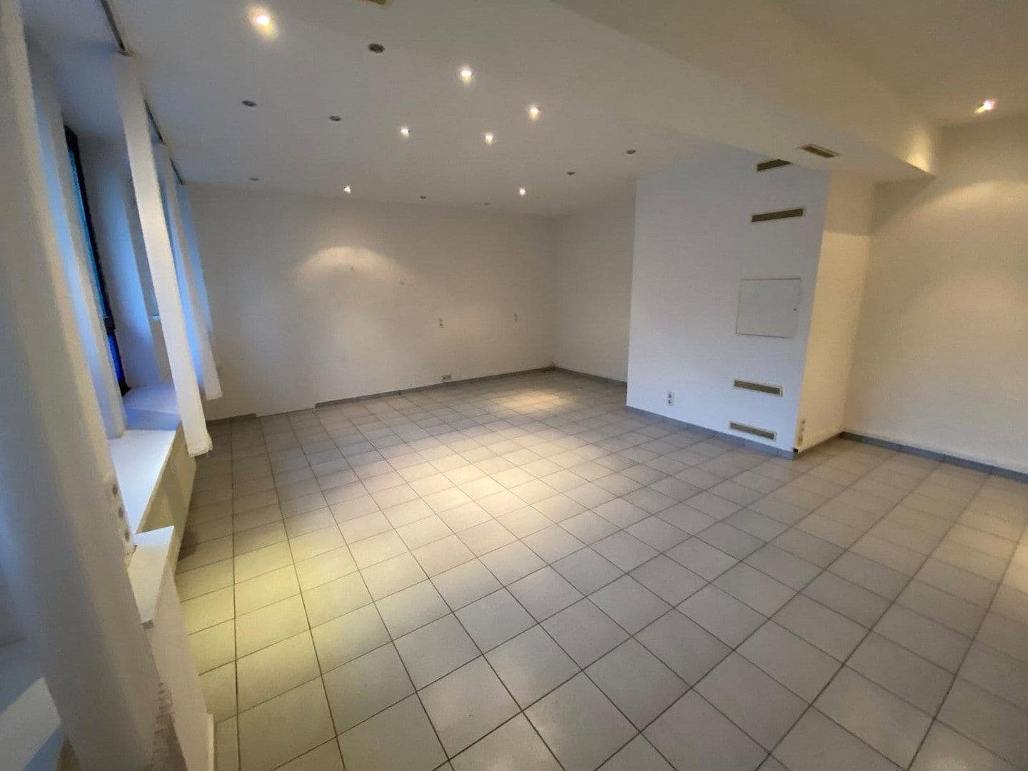 Pronájem nebytového prostoru 389 m², Bahnstraße 26, Wuppertal, Severní Porýní-Vestfálsko Pronájem nebytového prostoru 389 m², Bahnstraße 26, Wuppertal, Severní Porýní-Vestfálsko