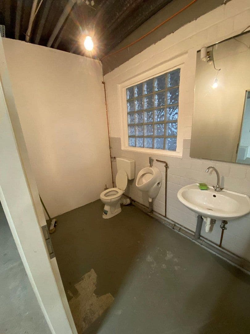 Pronájem nebytového prostoru 389 m², Bahnstraße 26, Wuppertal, Severní Porýní-Vestfálsko Pronájem nebytového prostoru 389 m², Bahnstraße 26, Wuppertal, Severní Porýní-Vestfálsko