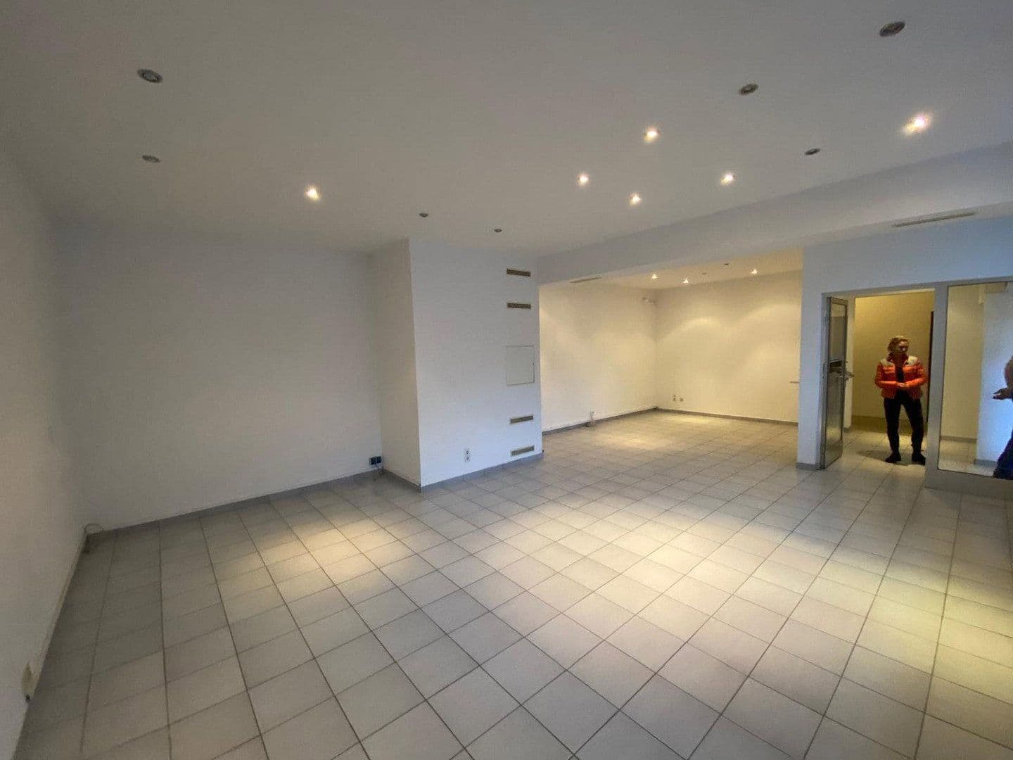 Pronájem nebytového prostoru 389 m², Bahnstraße 26, Wuppertal, Severní Porýní-Vestfálsko Pronájem nebytového prostoru 389 m², Bahnstraße 26, Wuppertal, Severní Porýní-Vestfálsko
