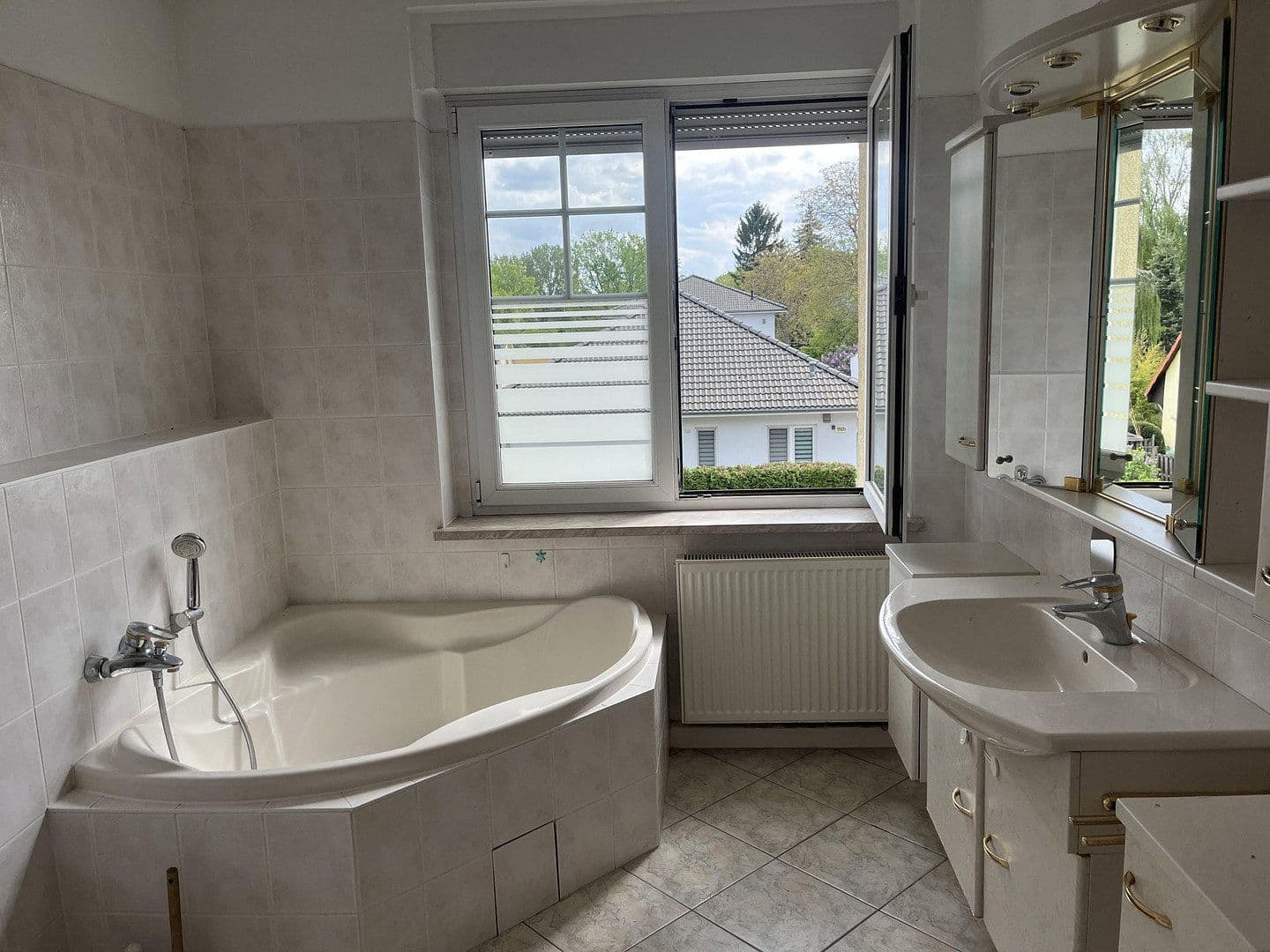 Prodej domu 129 m², pozemek 790 m², Berlin, Berlín Prodej domu 129 m², pozemek 790 m², Berlin, Berlín