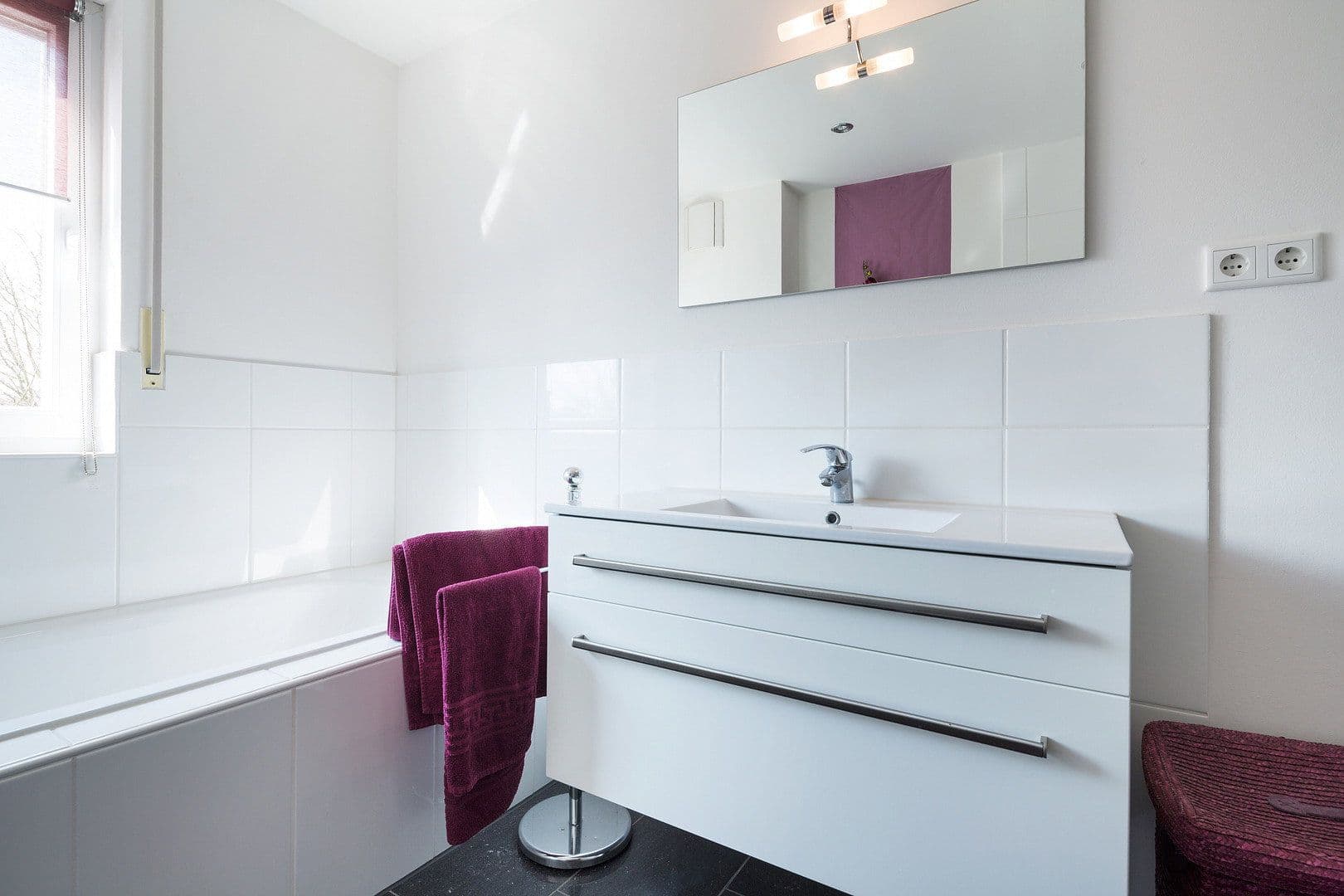 Pronájem bytu 2+1 60 m², Düsseldorf, Severní Porýní-Vestfálsko Pronájem bytu 2+1 60 m², Düsseldorf, Severní Porýní-Vestfálsko