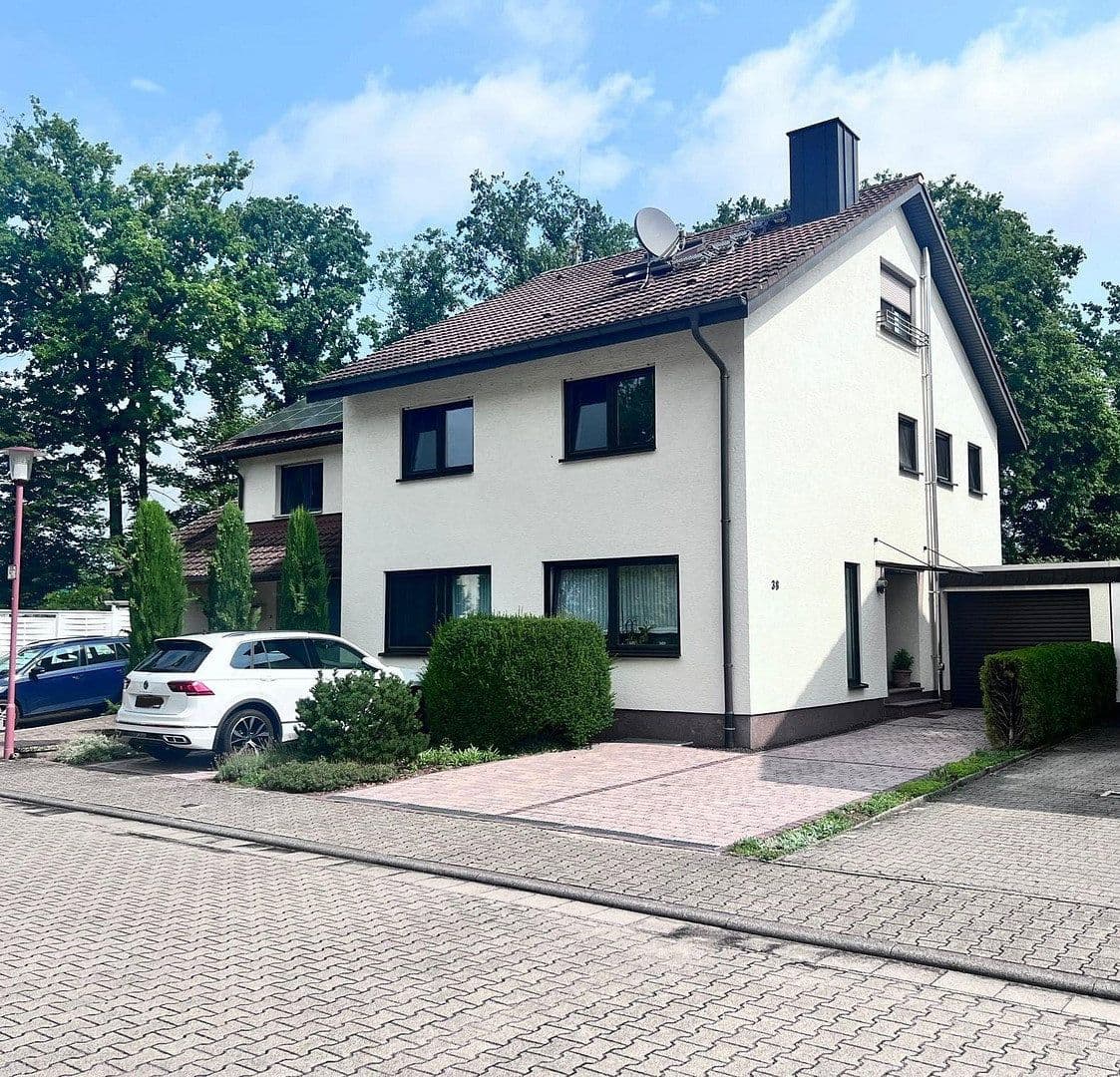 Prodej domu 195 m², pozemek 356 m², Am Waldfrieden 38, Oftersheim, Bádensko-Württembersko Prodej domu 195 m², pozemek 356 m², Am Waldfrieden 38, Oftersheim, Bádensko-Württembersko