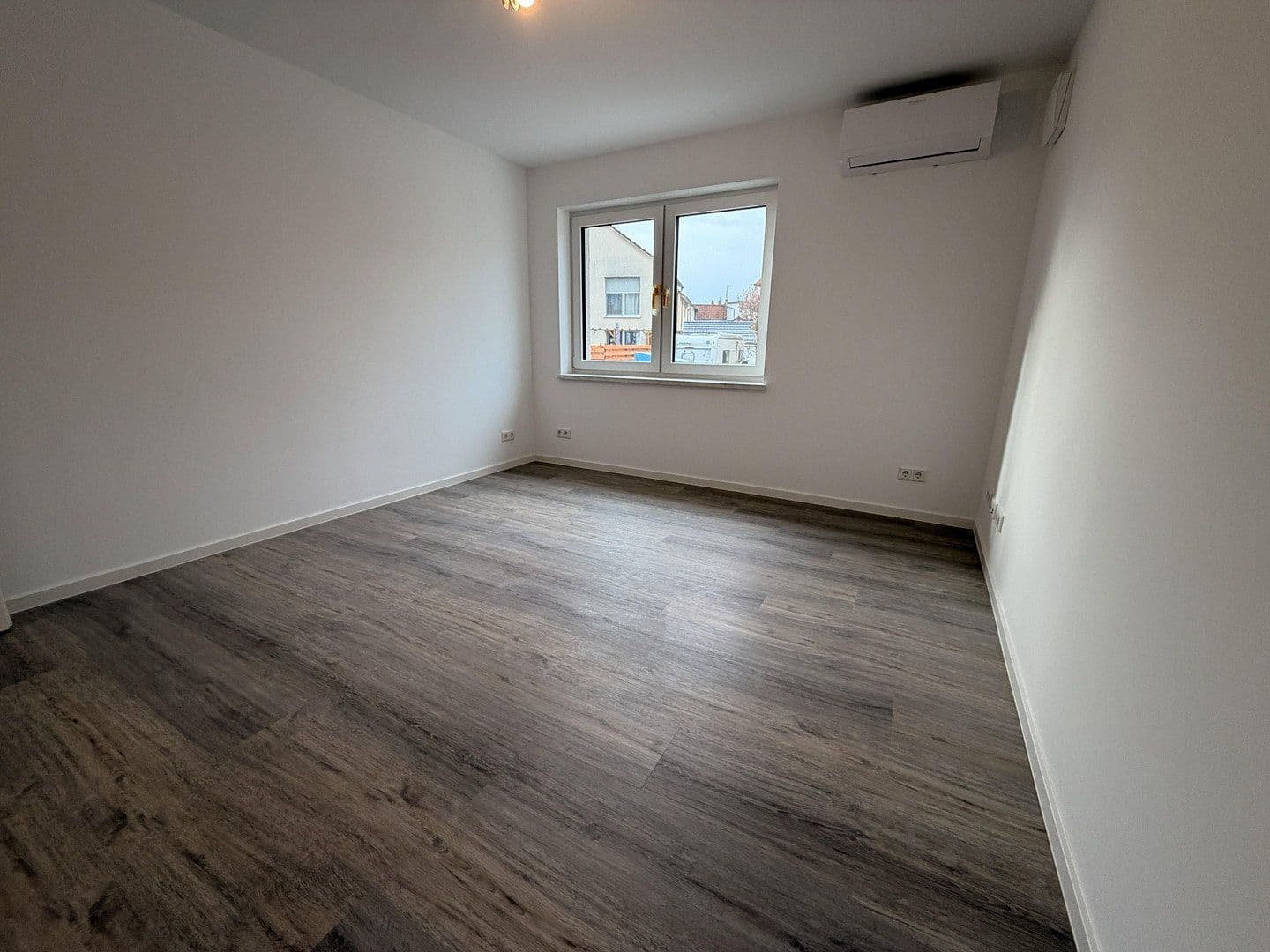 Pronájem domu 80 m², pozemek 370 m², Römerberg, Porýní-Falc Pronájem domu 80 m², pozemek 370 m², Römerberg, Porýní-Falc