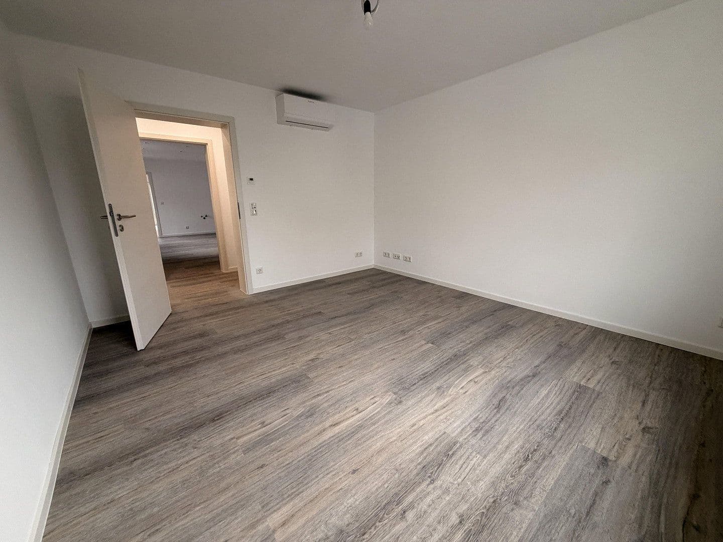 Pronájem domu 80 m², pozemek 370 m², Römerberg, Porýní-Falc Pronájem domu 80 m², pozemek 370 m², Römerberg, Porýní-Falc