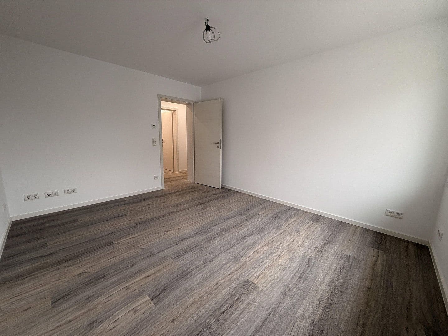 Pronájem domu 80 m², pozemek 370 m², Römerberg, Porýní-Falc Pronájem domu 80 m², pozemek 370 m², Römerberg, Porýní-Falc