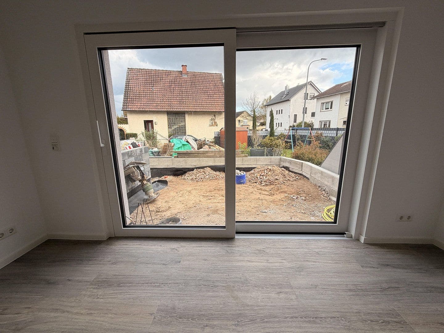 Pronájem domu 80 m², pozemek 370 m², Römerberg, Porýní-Falc Pronájem domu 80 m², pozemek 370 m², Römerberg, Porýní-Falc