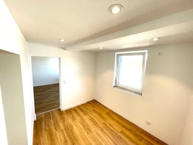 Pronájem bytu 4+1 120 m², Hauptstr. 142, Durmersheim, Bádensko-Württembersko Pronájem bytu 4+1 120 m², Hauptstr. 142, Durmersheim, Bádensko-Württembersko