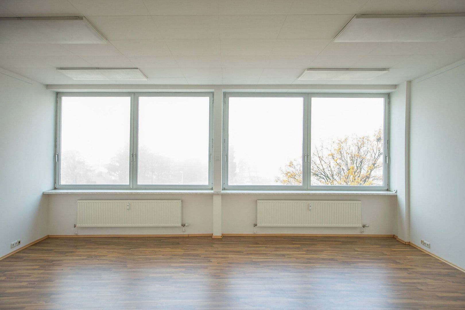 Pronájem kanceláře 1.500 m², Parkstrasse 14, Langweid am Lech, Bavorsko Pronájem kanceláře 1.500 m², Parkstrasse 14, Langweid am Lech, Bavorsko