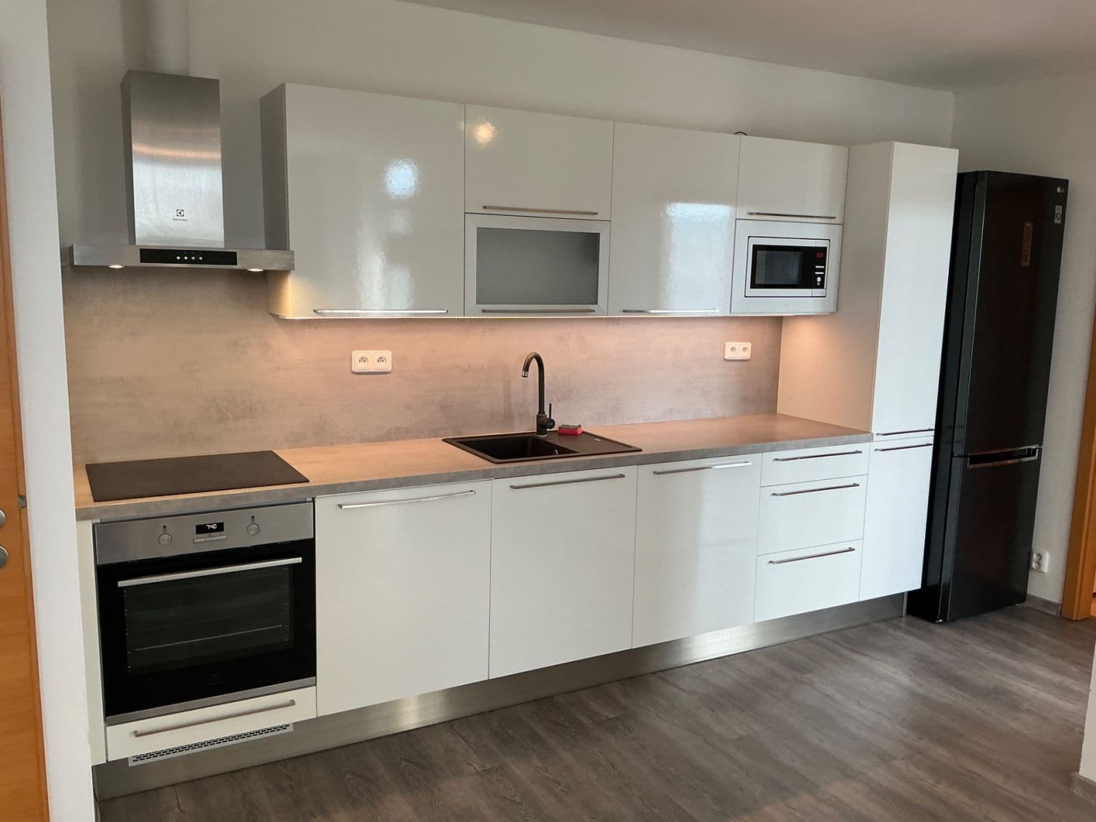 Pronájem bytu 3+kk 56 m², Na Horizontu, Králův Dvůr, Středočeský kraj Pronájem bytu 3+kk 56 m², Na Horizontu, Králův Dvůr, Středočeský kraj
