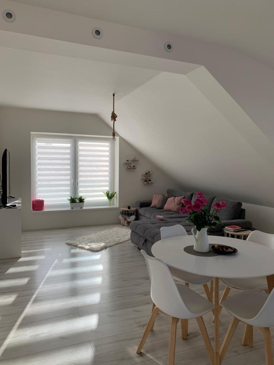 Pronájem domu 255 m², pozemek 477 m², Na Lipce, Mirošovice, Středočeský kraj Pronájem domu 255 m², pozemek 477 m², Na Lipce, Mirošovice, Středočeský kraj