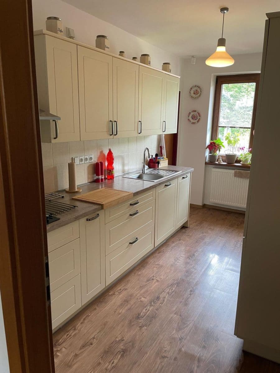 Pronájem domu 255 m², pozemek 477 m², Na Lipce, Mirošovice, Středočeský kraj Pronájem domu 255 m², pozemek 477 m², Na Lipce, Mirošovice, Středočeský kraj