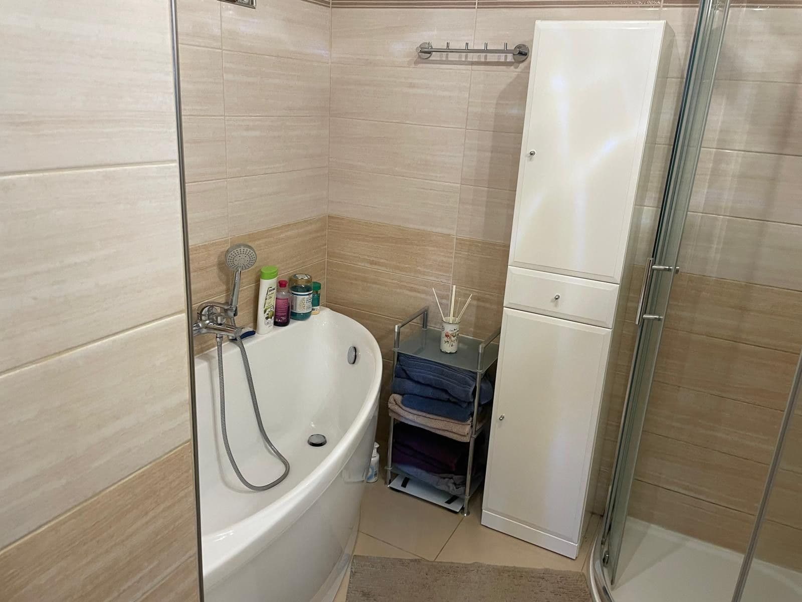 Pronájem domu 255 m², pozemek 477 m², Na Lipce, Mirošovice, Středočeský kraj Pronájem domu 255 m², pozemek 477 m², Na Lipce, Mirošovice, Středočeský kraj