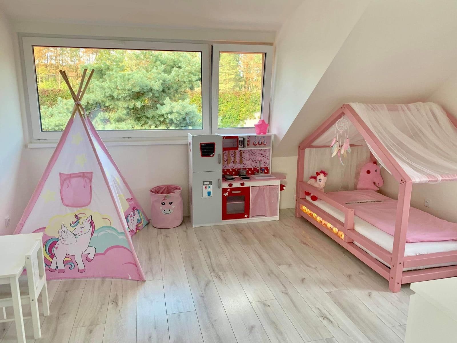Pronájem domu 255 m², pozemek 477 m², Na Lipce, Mirošovice, Středočeský kraj Pronájem domu 255 m², pozemek 477 m², Na Lipce, Mirošovice, Středočeský kraj